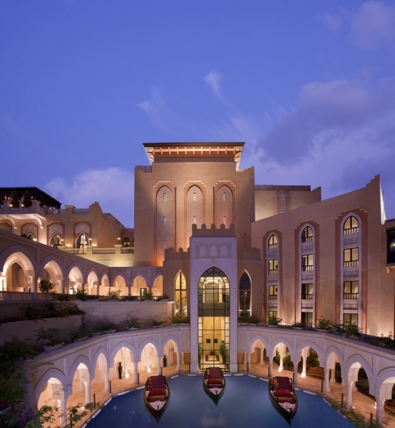 Photograph Victor Romero Shangrila Hotel on One Eyeland